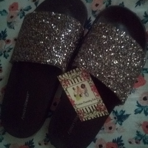Ashley Stewart Flip Flops - Picture 1 of 2